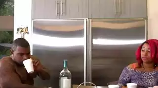 واحد جايب لمراته ناس ينكوه ويلحس هو لبن الزكور