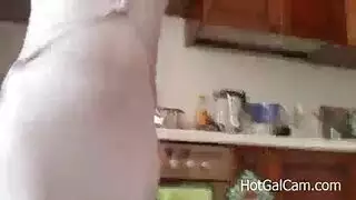 مقاطع سكس مترجم اجنبي الجارة الممحونه لابسه ملابس ضيقة فيهيج عليها