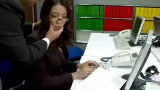 فحل أجنبي يحصل على أفلام إباحية مدبلجة بالعربية