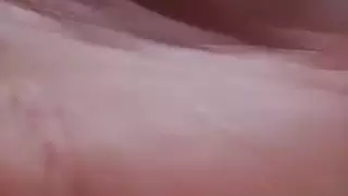 الجمال العربي يلعب على كاميرا الويب الخاصة بها