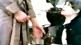 طالبات أجنبيات مشاغبات يمارسن الجنس الصريح مع مدرسهن الجذاب في فيلم إباحي داخل الفصل