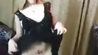 راقصة مصرية تخلع كل ملابسها وتفتح ساقيها بالكامل