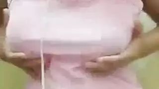 فتيشي إباحي: رجل آسيوي يتبول على فم الدمية