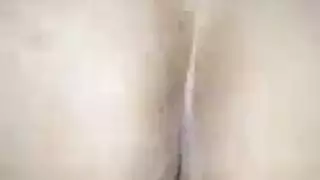 ديلون دي سانتا تأخذ ديكًا سميكًا على كرسي المكتب
