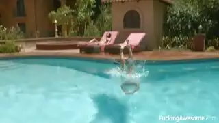 بنت كوريه تنتج وتبكي زغيره