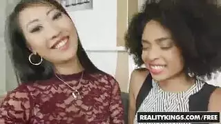 زوج منحرف يستأجر ثورًا جنسيًا لممارسة الجنس مع زوجته المثيرة