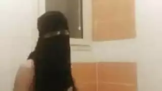 جمال عربي محجبات في مشهد إباحي صريح