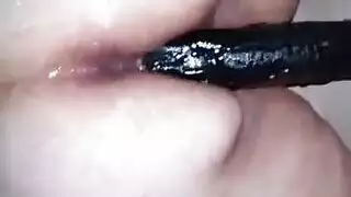 مراهقة ممتلئة تركب دساراً عملاقاً وتبلغ ذروتها في كل مكان