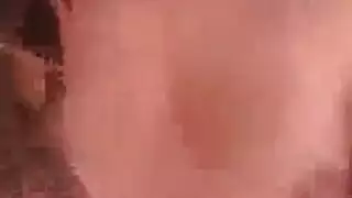 شقراء ترتدي الكعب تحصل على لحس فرج من فتاة بيضاء مثارة