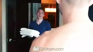 نجوم إباحيون إيرانيون يمارسون الجنس الفموي العميق ووضعية الكلب