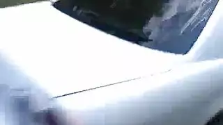 فرنسية تمص بعمق في السيارة ثم تنيك بقوة في الغابة