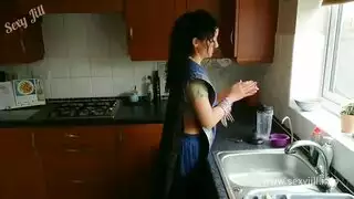 كامغيرل مثارة تظهر كسها الضيق المبلول