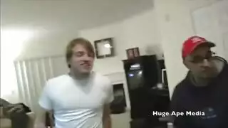 فتاة عربية مثيرة تتوسل للقضيب وتتعرض للجماع على الوجه أمام الكاميرا