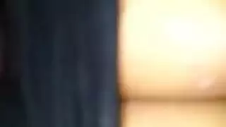 جلسة نيك سرية: ضخ مؤخرة فتاة نائمة والاستمناء حتى النشوة
