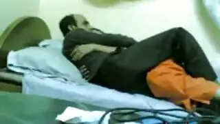 الزوجة الهندية الحارة تتوسل لقضيب زوجها الداكن