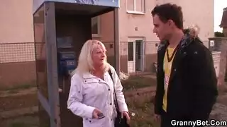 استحمام بالسائل المنوي لفتاة شقية