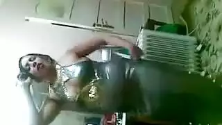تعري مثير بلبس النوم وجنس على السرير