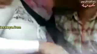 طالبة جامعية تُساء معاملتها وتُنادى بقوة في السيارة