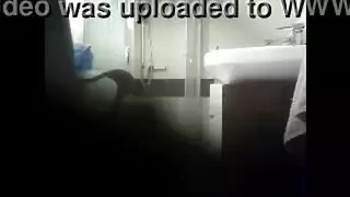 فتاة مراهقة ألمانية تتعرض للضرب وهي ترتدي أحذية عالية الفخذ