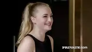 بنك ها وهي متحشمه
